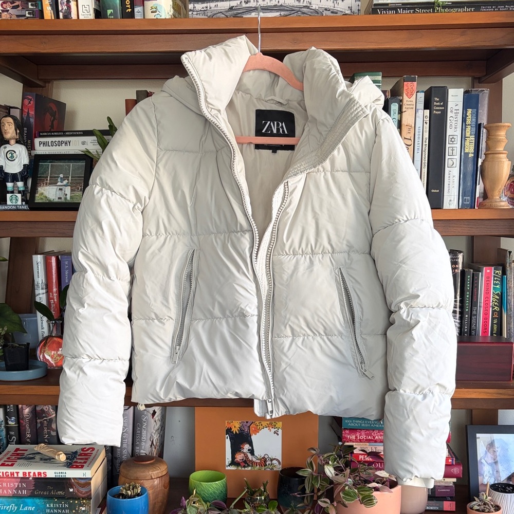 Zara Women's Cream Puffer Jacket